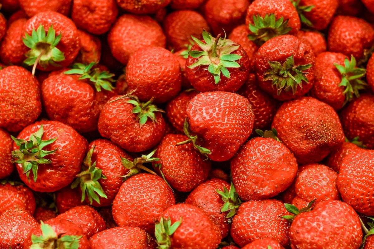 Kaiser Fairfield Farmers Market in Fairfield — Fresh berries